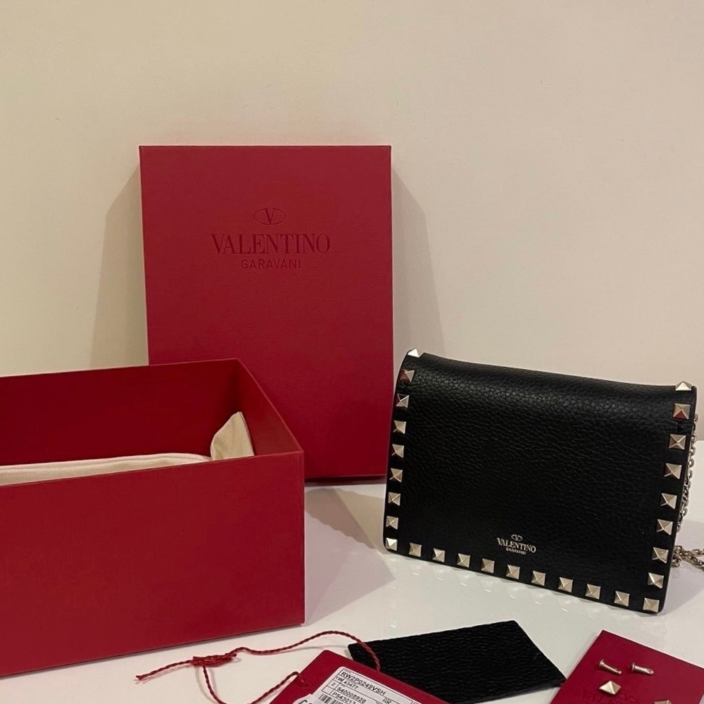 NEW VALENTINO GARAVANI ROCKSTUD CALFSKIN CHAIN POUCH